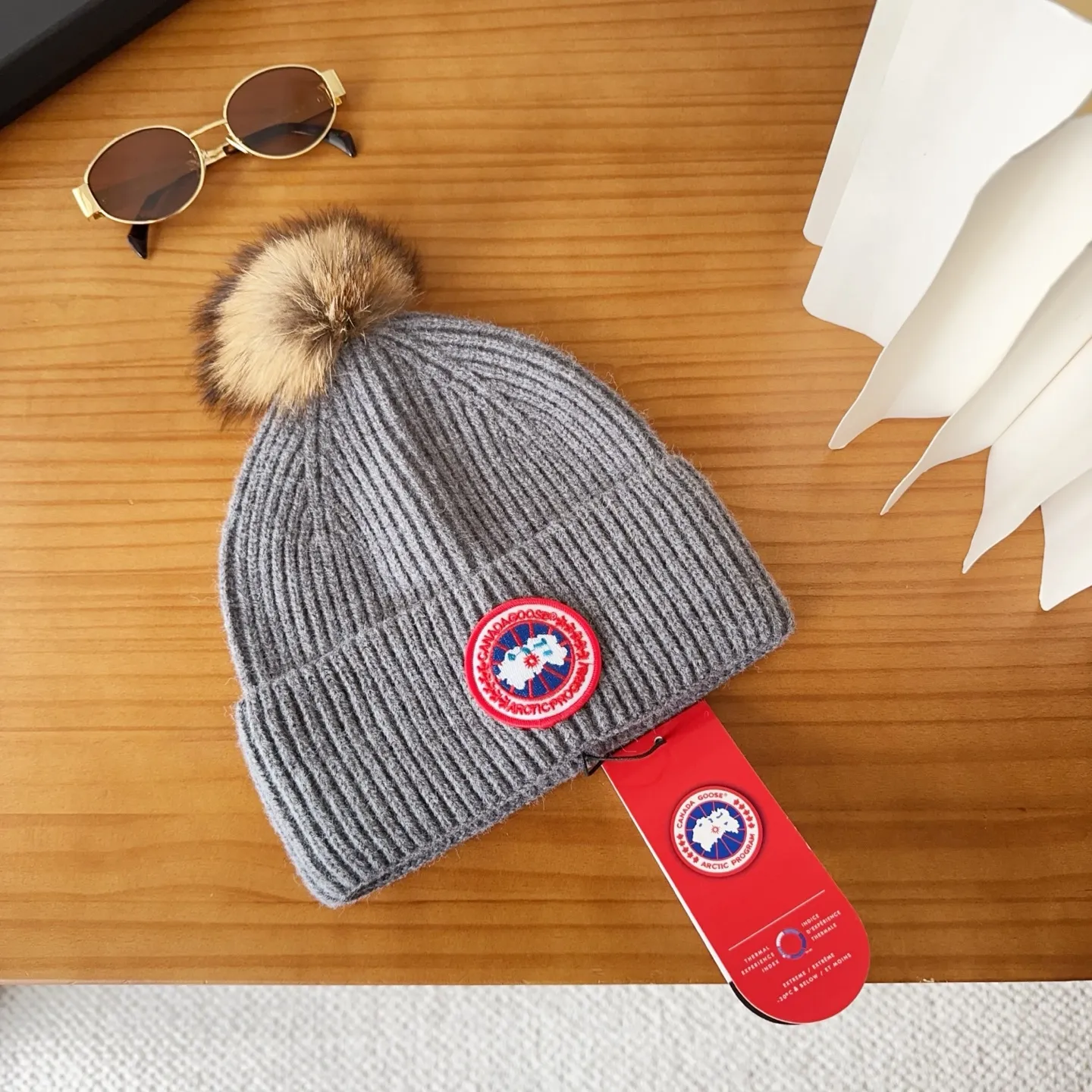💰60 CANADA GOOSE Canada Goose winter warm cashmere cold hat. Rabbit wool material, thick feel, not easy to deform. Fashionable and versatile couple hat, imported embroidery logo, cashmere cotton yarn, head circumference: 55-58cm